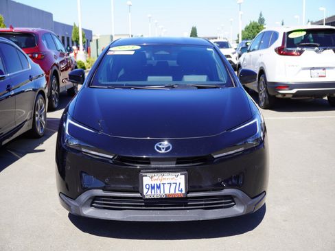 Used 2023 Toyota Prius LE FWD image 4