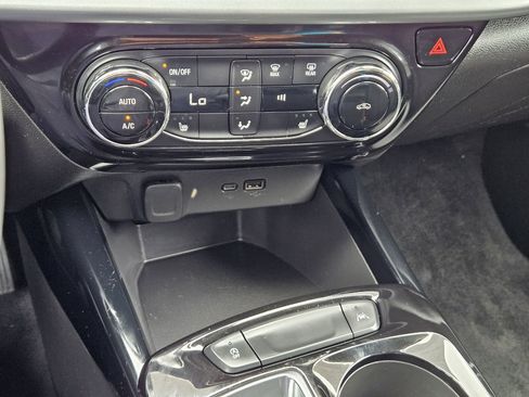 Certified 2024 Chevrolet Trax LT w/ Driver Confidence Package image 23