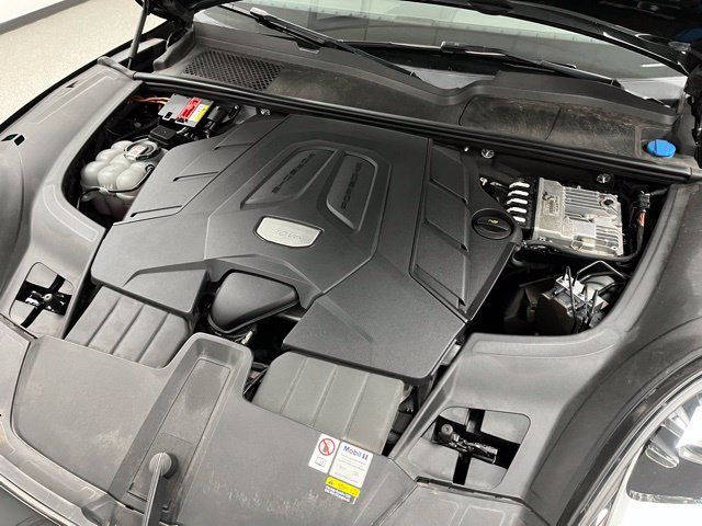 Used 2022 Porsche Cayenne Platinum Edition AWD/4WD image 65
