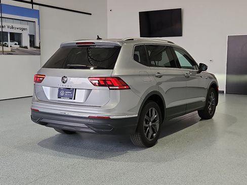 Certified 2023 Volkswagen Tiguan SE FWD image 8