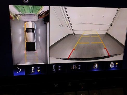 Used 2023 Chevrolet Colorado Trail Boss w/ Technology Package image 30