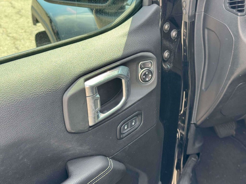 Used 2021 Jeep Wrangler Unlimited Sahara AWD/4WD image 15