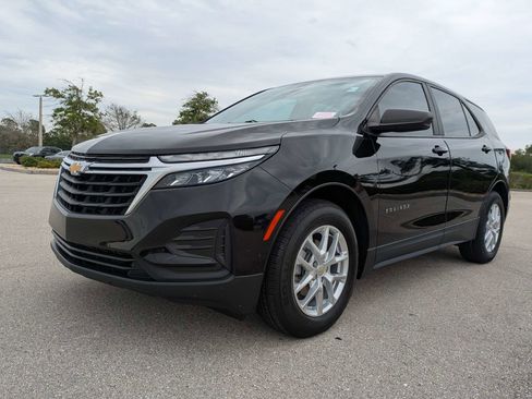 Used 2022 Chevrolet Equinox LS w/ LPO, Floor Liner Package FWD image 9