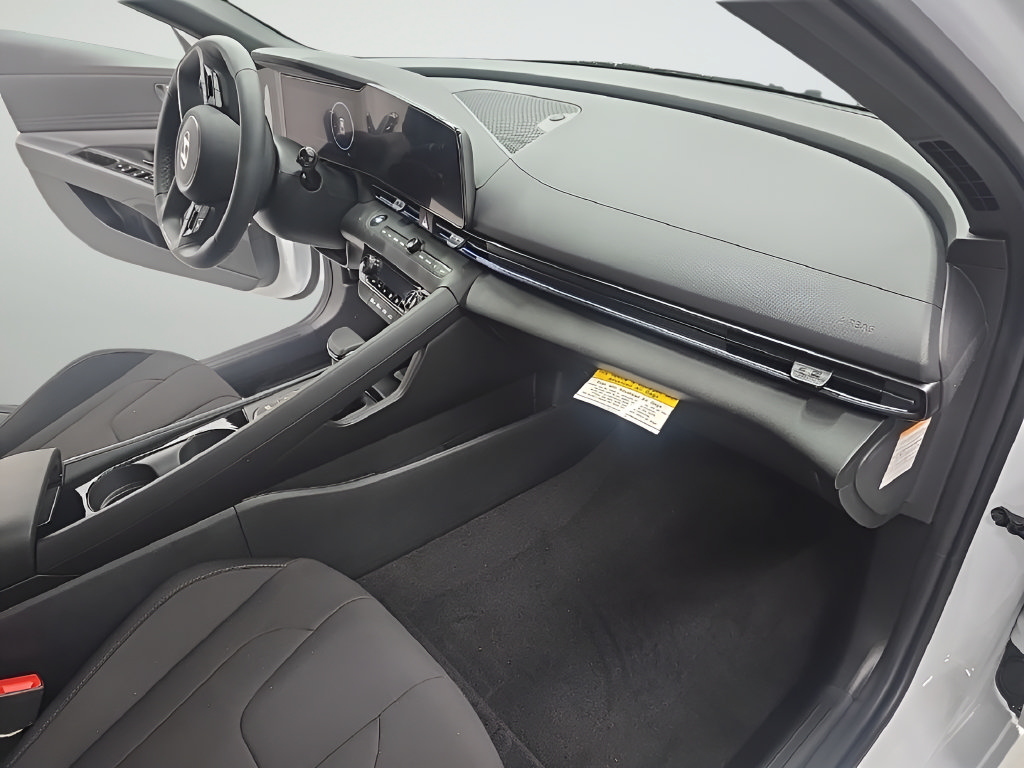 New 2026 Hyundai Elantra SEL FWD image 17