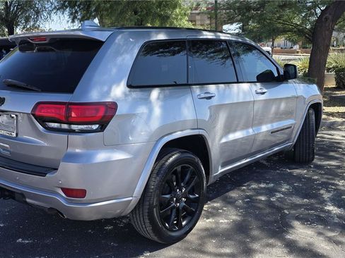 Used 2018 Jeep Grand Cherokee Altitude AWD/4WD image 4