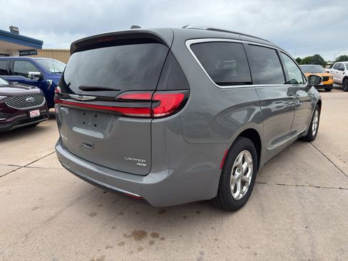 Used 2021 Chrysler Pacifica Limited w/ Premium & Safety Sphere Group AWD/4WD image 7
