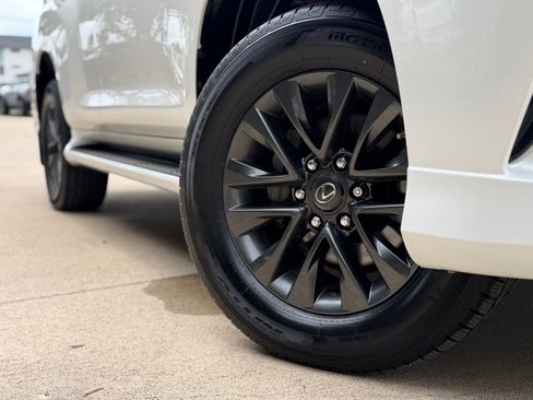 Used 2020 Lexus GX 460 Premium w/ Premium Package AWD/4WD image 2