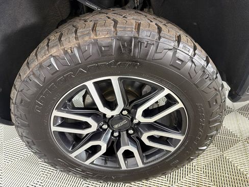 Used 2022 GMC Sierra 1500 AT4 w/ AT4 Premium Package image 12