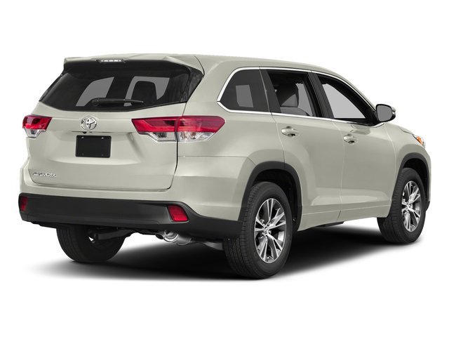 Used 2017 Toyota Highlander LE FWD image 2