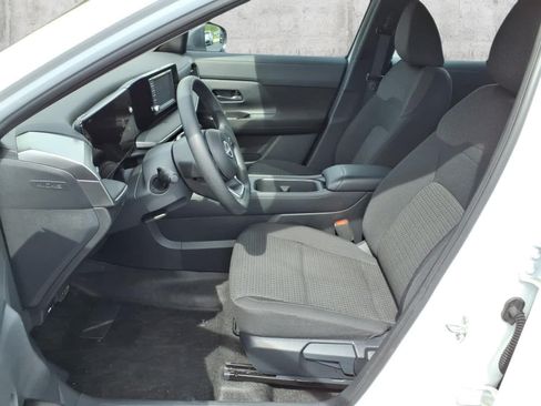 Used 2025 Nissan Kicks S AWD/4WD image 4
