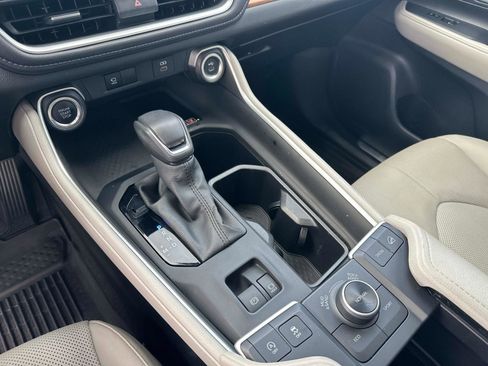 Used 2024 Toyota Grand Highlander Limited image 25