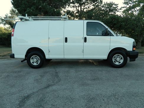 Used 2020 Chevrolet Express 2500 w/ Safety Package RWD image 5