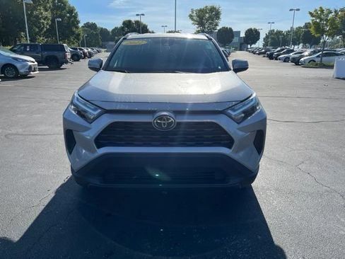 Used 2022 Toyota RAV4 XLE AWD/4WD image 2
