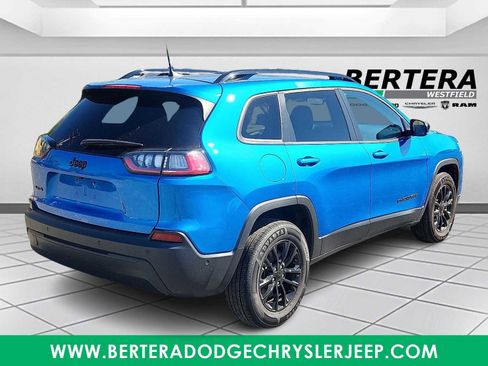 Certified 2023 Jeep Cherokee Altitude Lux AWD/4WD image 6