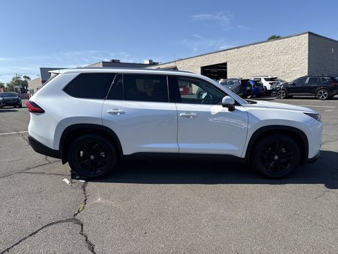 Used 2024 Toyota Grand Highlander AWD image 8