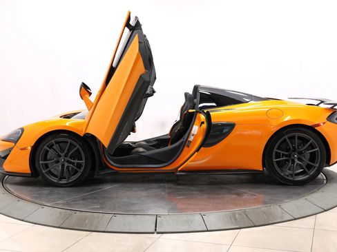 Used 2019 McLaren 570S Spider RWD image 11