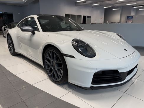 Used 2025 Porsche 911 Carrera RWD image 6