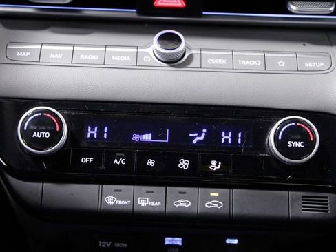 Used 2024 Hyundai Elantra SEL image 27