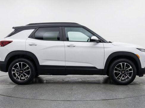 Used 2025 Chevrolet TrailBlazer LT image 11