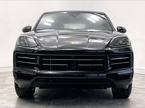 Used 2024 Porsche Cayenne image 3