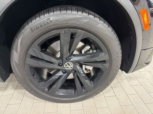 Certified 2024 Volkswagen Tiguan SE R-Line image 23