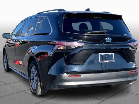 Used 2023 Toyota Sienna XLE image 12