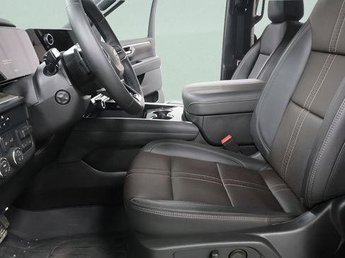 Used 2026 Chevrolet Suburban High Country AWD/4WD image 22