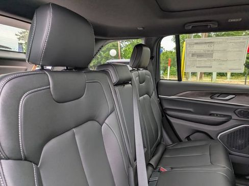 New 2026 Jeep Grand Cherokee Limited AWD/4WD image 32