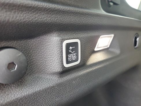 Used 2025 Jeep Grand Cherokee L Limited image 8