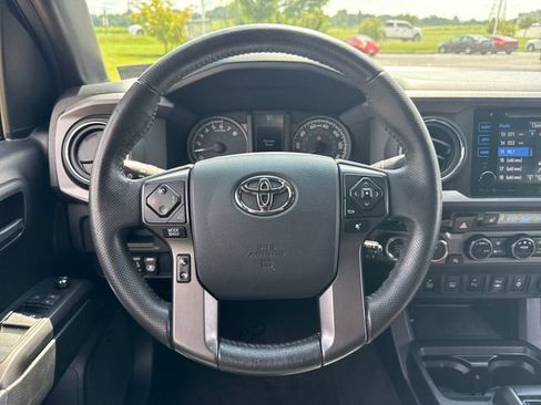 Used 2017 Toyota Tacoma TRD Off-Road AWD/4WD image 20