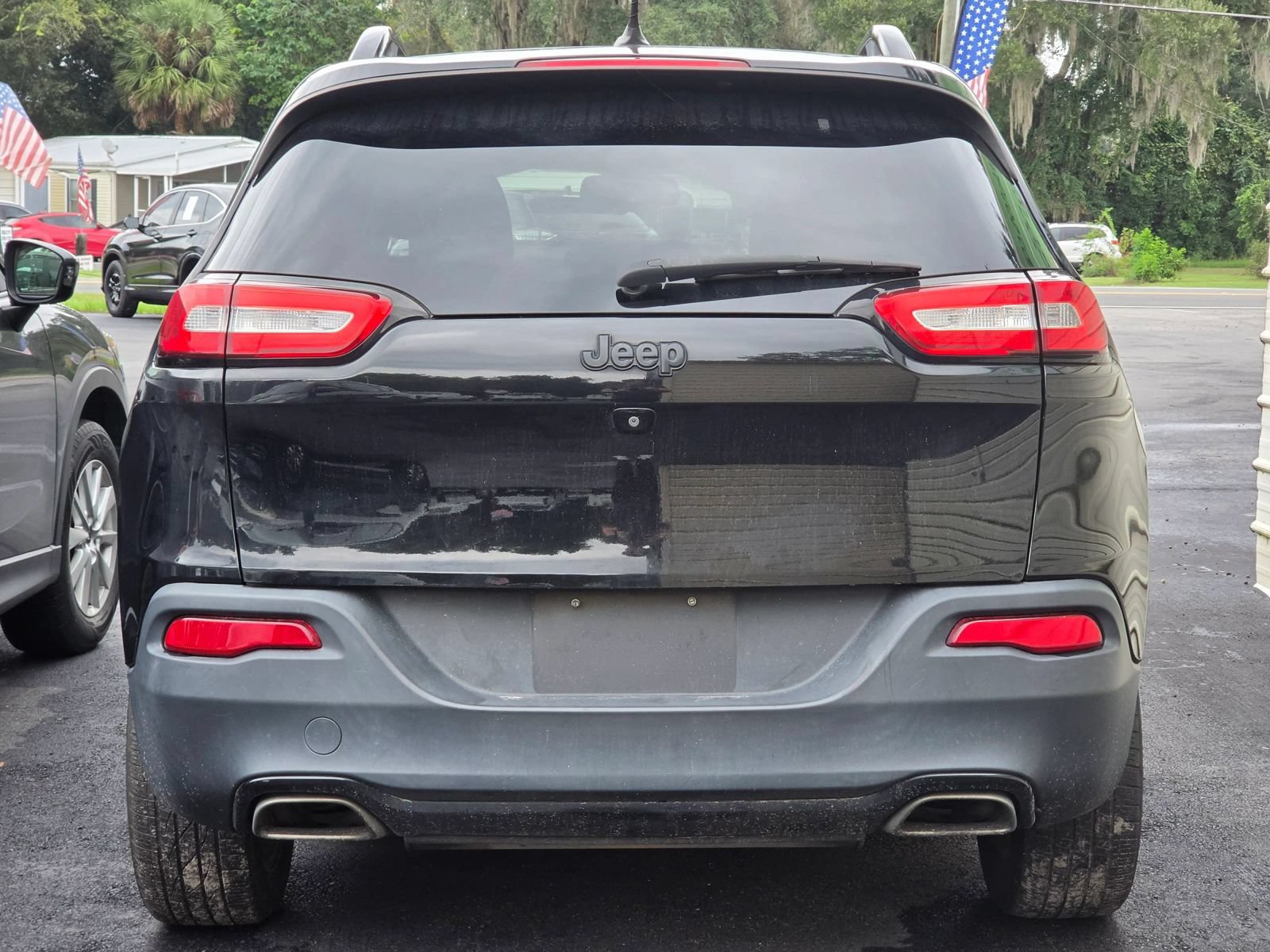 Used 2018 Jeep Cherokee Latitude w/ Altitude Package FWD image 5
