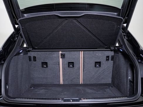 Certified 2025 Porsche Macan image 28