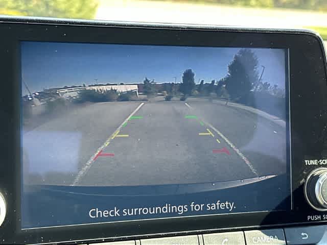 Used 2023 Nissan Rogue S AWD/4WD image 12