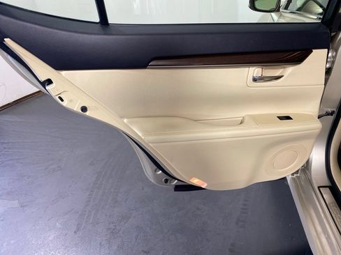Used 2014 Lexus ES 350 w/ Luxury Package FWD image 26
