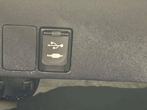 Used 2018 Toyota RAV4 LE w/ All Weather Liner Package AWD/4WD image 30