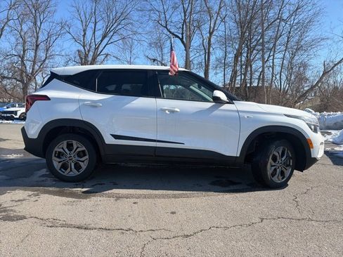 Used 2024 Kia Seltos LX image 2