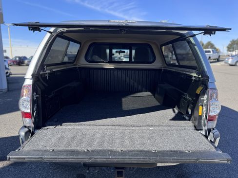 Used 2015 Toyota Tacoma 4x4 Access Cab V6 w/ TRD Off-Road Package image 49