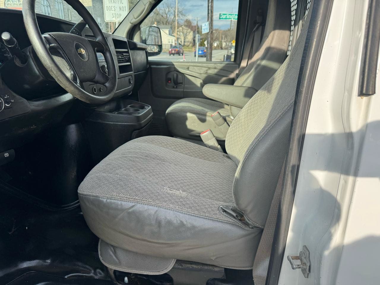 Used 2014 Chevrolet Express 2500 RWD image 12