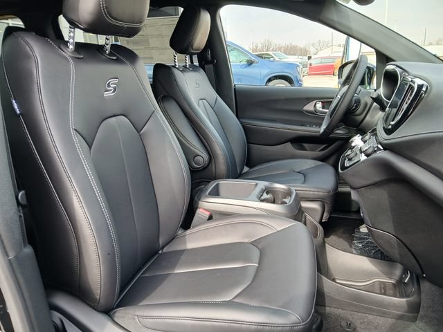 New 2026 Chrysler Pacifica Select w/ S Appearance Package AWD/4WD image 14
