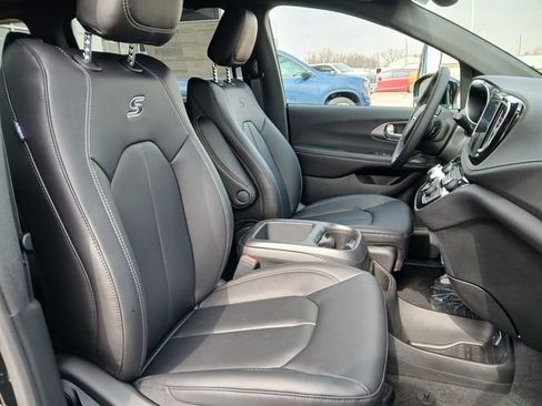 New 2026 Chrysler Pacifica Select w/ S Appearance Package AWD/4WD image 14