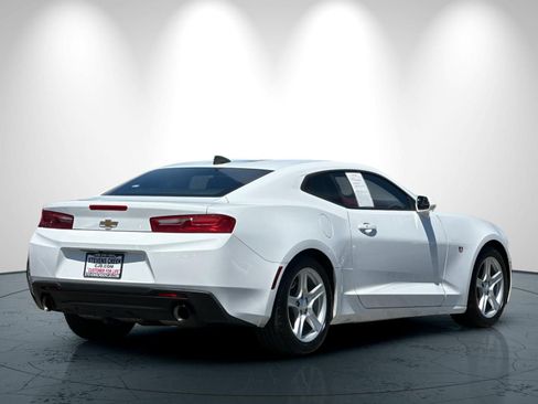 Used 2017 Chevrolet Camaro LT RWD image 4