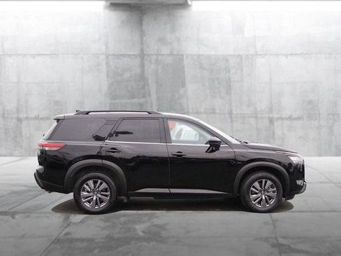 Used 2025 Nissan Pathfinder SV FWD image 5