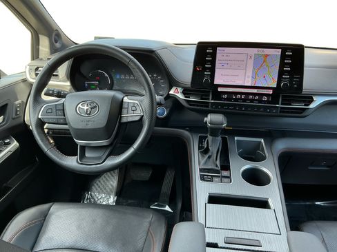 Used 2024 Toyota Sienna XSE w/ XSE Premium Package FWD image 14