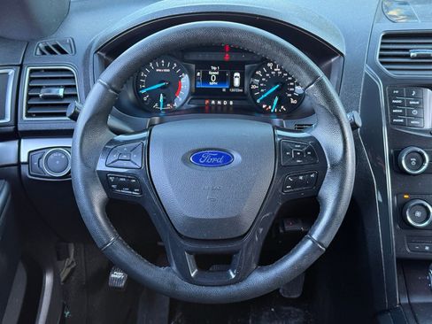 Used 2018 Ford Explorer XLT image 24