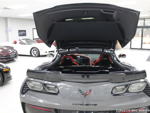 Used 2016 Chevrolet Corvette Z06 w/ 3LZ Preferred Equipment Group RWD image 38