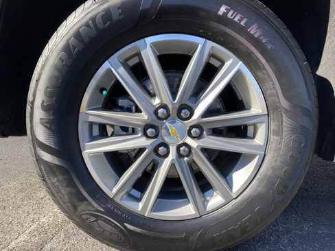 Used 2023 Chevrolet Traverse LS image 40