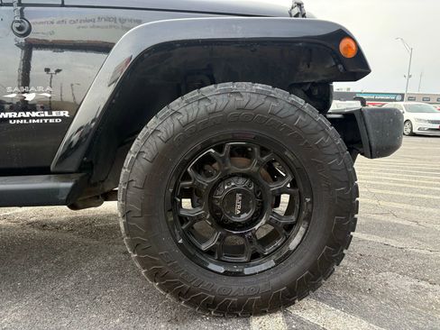 Used 2017 Jeep Wrangler Unlimited Sahara w/ Dual Top Group image 22