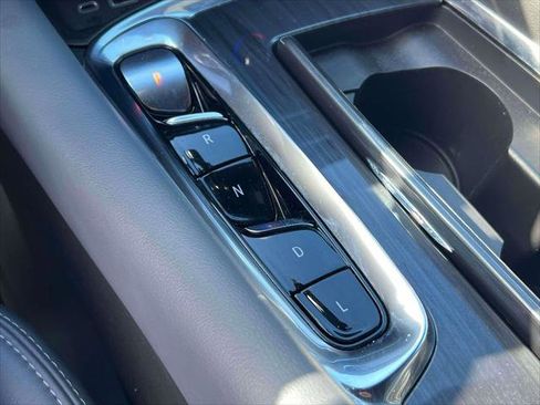 Used 2022 Buick Enclave Essence w/ Sport Touring Edition image 28