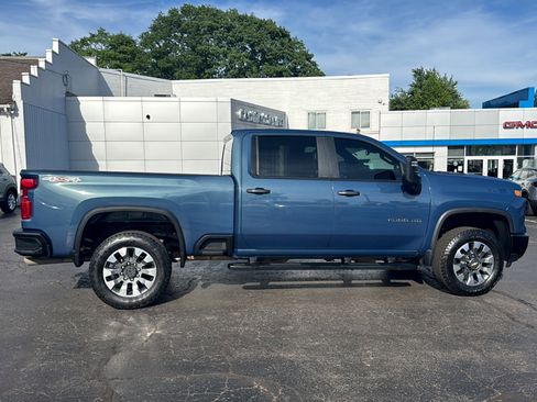 Used 2024 Chevrolet Silverado 2500 Custom w/ Custom Value Package AWD/4WD image 5
