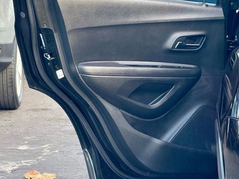 Used 2018 Chevrolet Trax Premier w/ Midnight Edition image 8